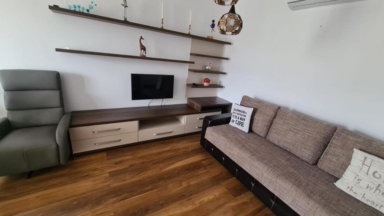 Apartament Mirubias Lägenhet Braşov Exteriör bild